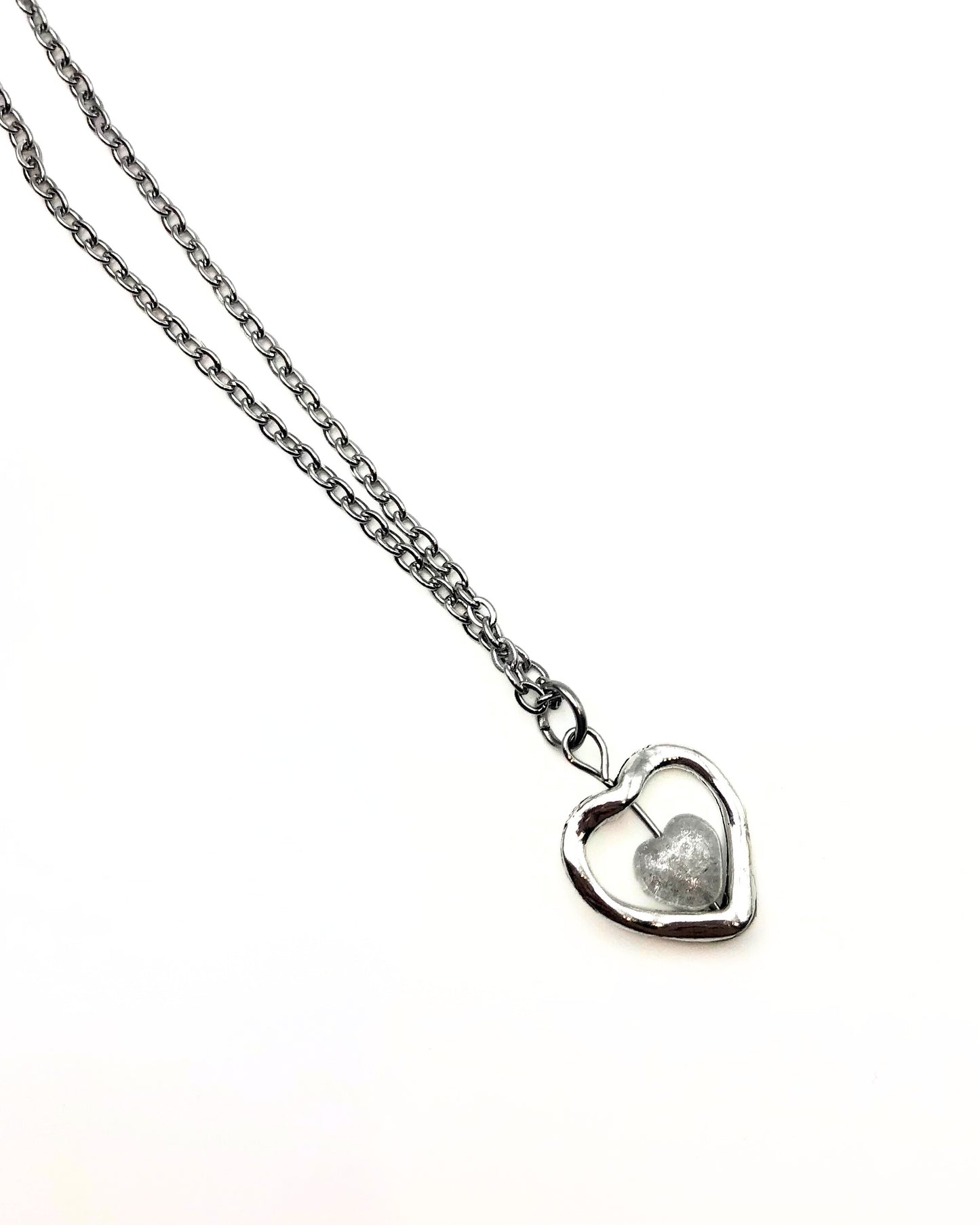 white sweetheart necklace 🤍